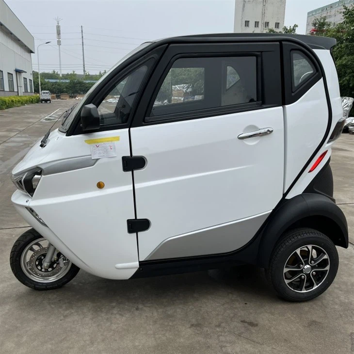 Low Price Chinese Low Speed Electric Passenger Car With EEC COC Certificate